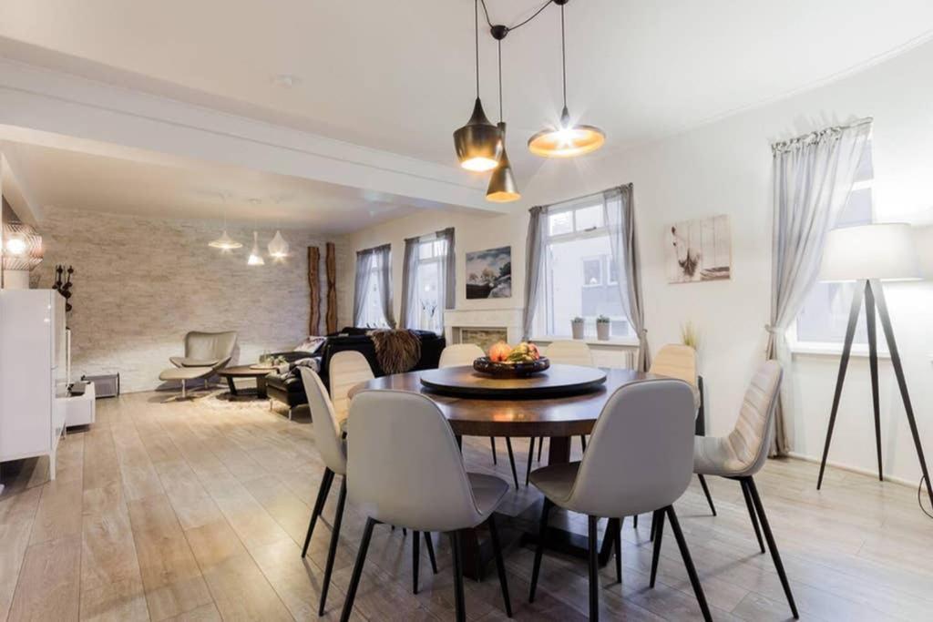 Superb Central Location, No Car Needed - Spacious Akureyri Eksteriør billede