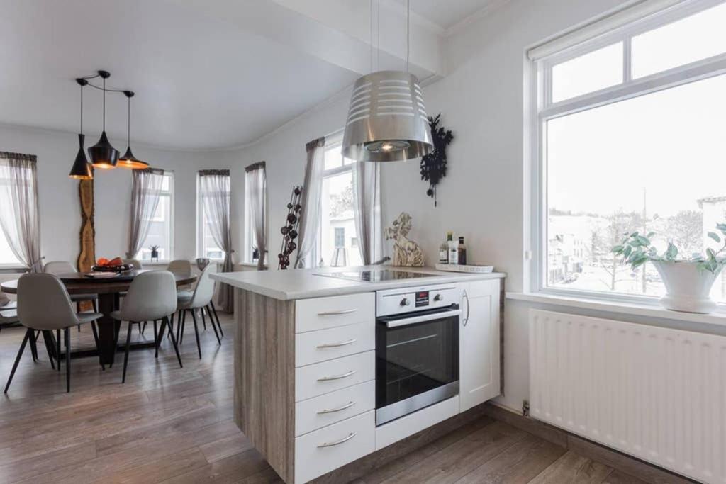 Superb Central Location, No Car Needed - Spacious Akureyri Eksteriør billede